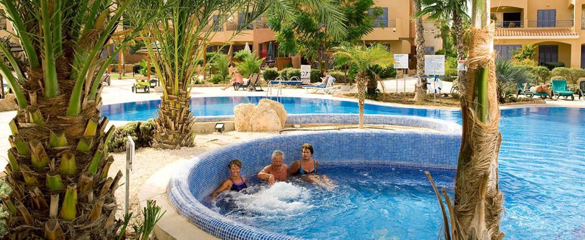 Limnaria Gardens - Superb Modern 1 Bed Apartment With Pool Views Pafos Exterior foto