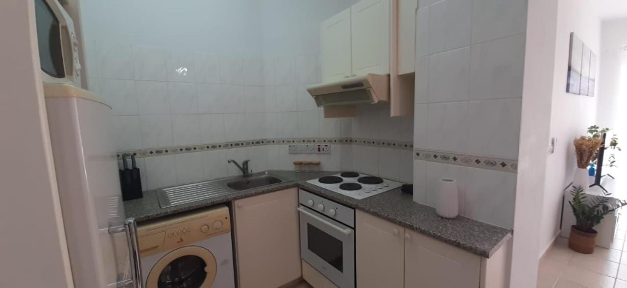 Limnaria Gardens - Superb Modern 1 Bed Apartment With Pool Views Pafos Exterior foto